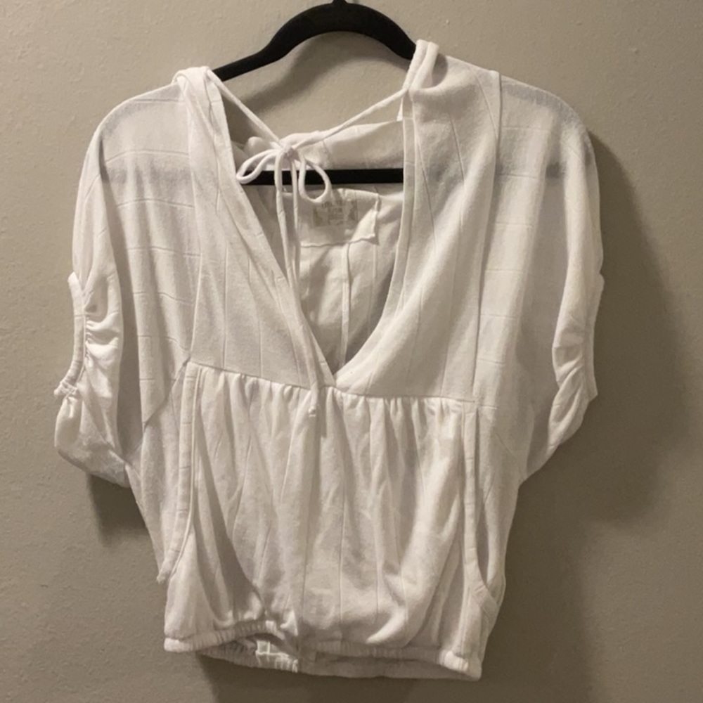 Decree brand women’s white pheasant top.